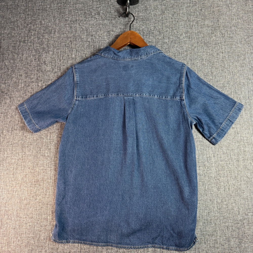 Women Levi's Denim Shirt XS Blue Short Sleeve Button Up - Picture 3 of 9